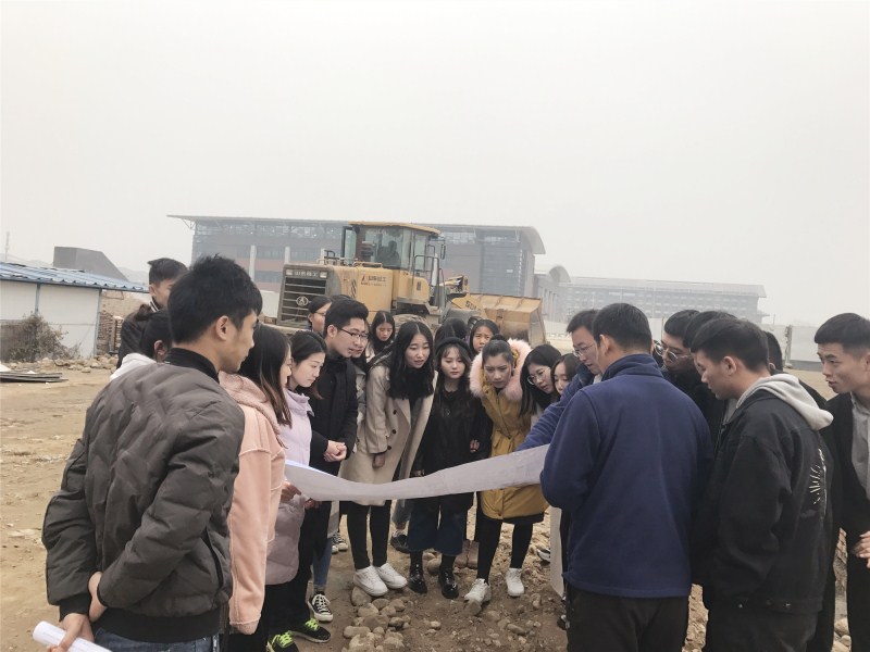 新竞博官网JBO55设计及工程师团队受邀与西安建大草堂校区师生交流