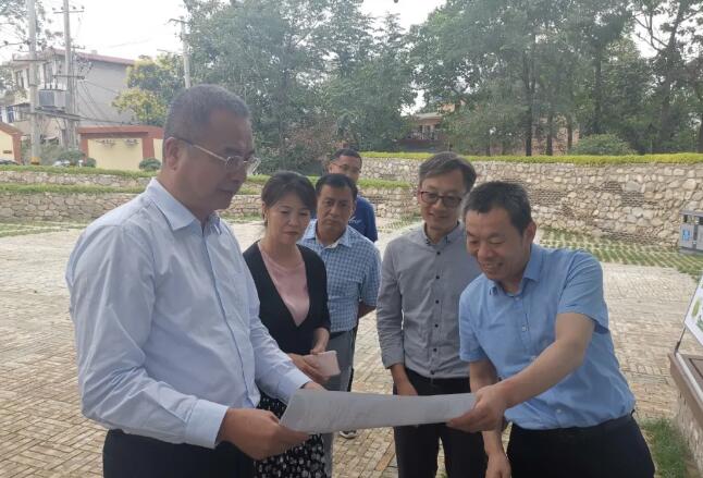 市委常委、市委统战部部长杨广亭考察新竞博官网JBO55承建的抱龙村